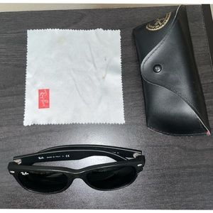 Brand Ray Ban Color Black Sunglasses